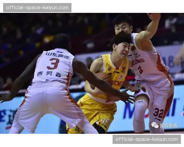 新疆伊力特第三节发力，单节净胜山东高速25分奠定胜局